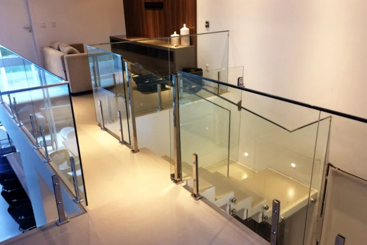 Perfil aço inox para vidro