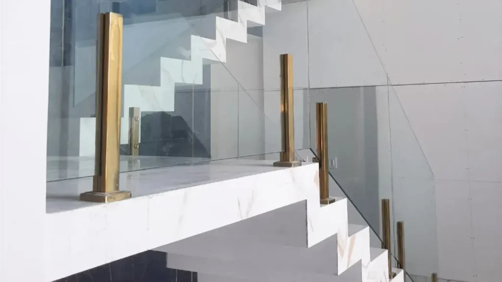 torre de escada de vidro