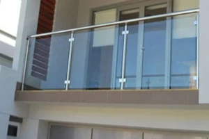 guarda corpo com grapa para fixar vidro